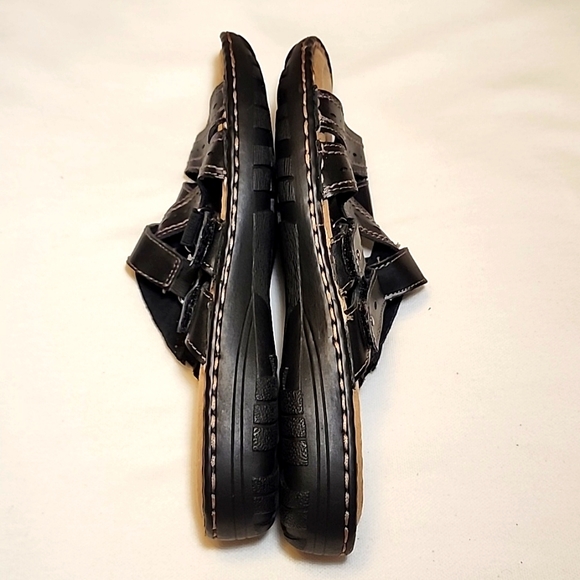 G.H. Bass & Co. leather slip on sandals with adjustable straps size 7.5 - Picture 4 of 12